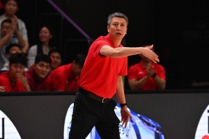 皇冠体育-接中国男篮这个摊子时有没怕过？郭士强：没有 义不容辞