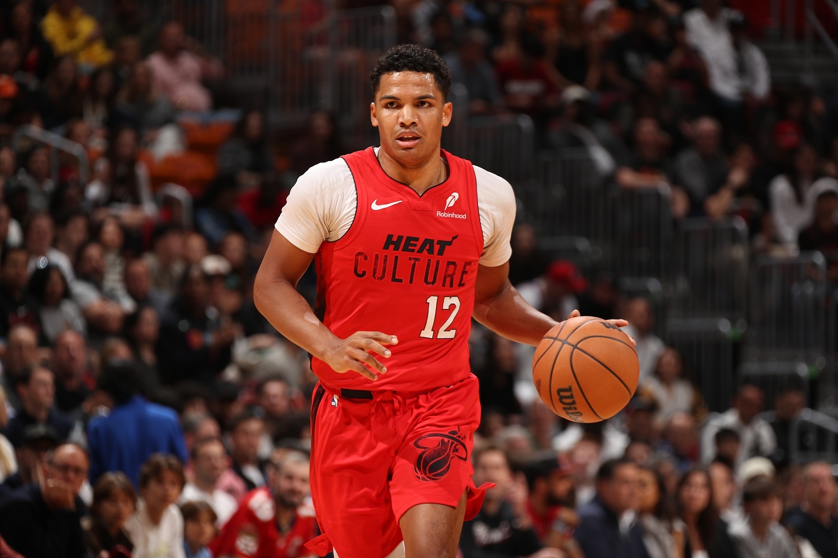 皇冠app-斯波：德鲁·史密斯防守无处不在 是联盟最有价值防守球员之一